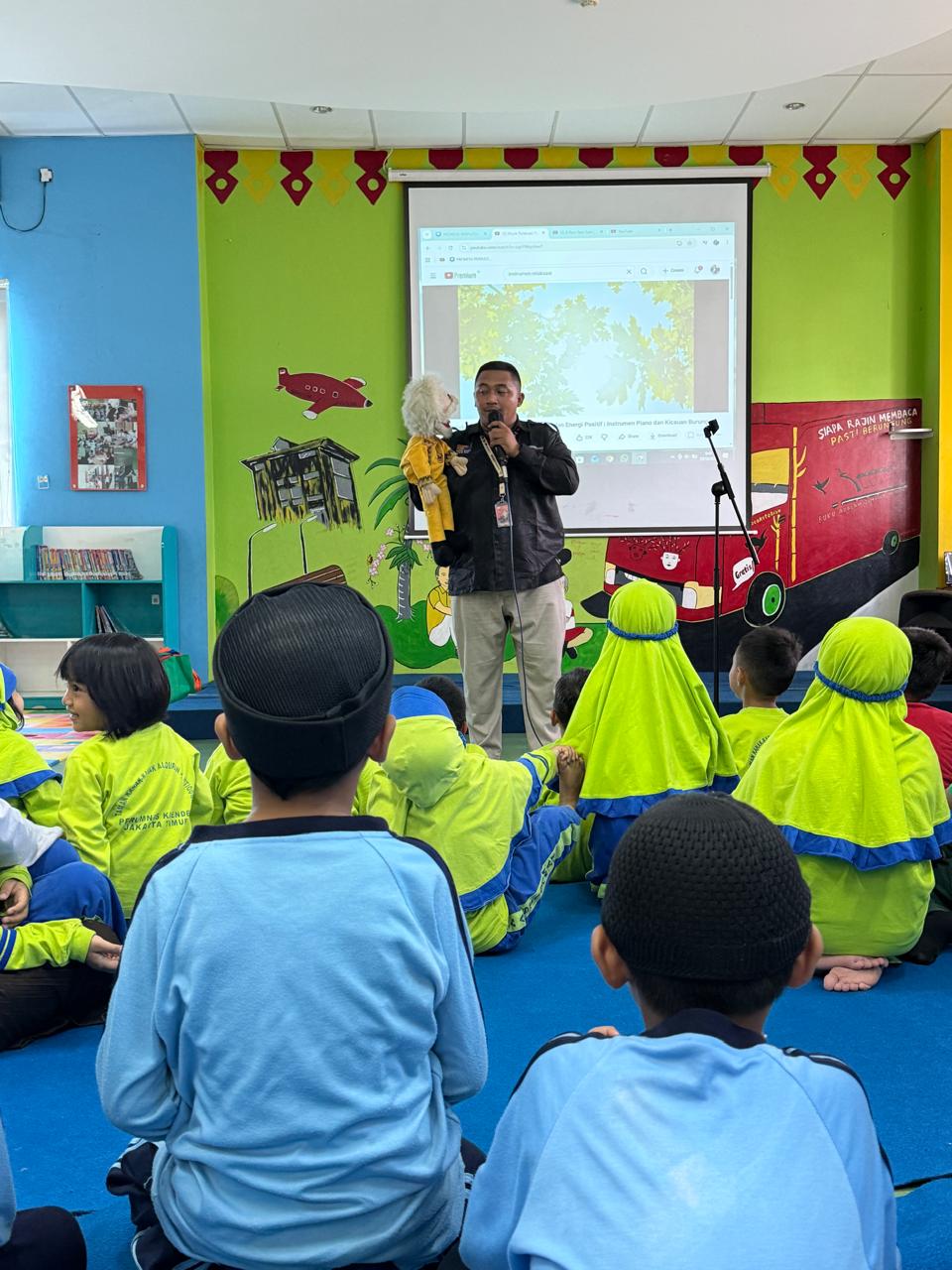 Wisata LiterAsyik Ke Perpustakaan Jakarta Timur Bersama TK Al Istiqomah